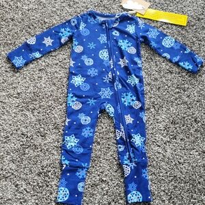 NWT Angel Dear 2 Way Zipper Romper - Paper Cut Snowflakes 0-3M